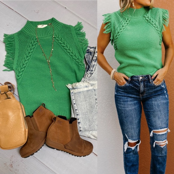 Anthropologie Sweaters - Green cable knit fringe short sleeve sweater